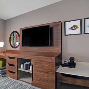 Queen Room Two Queen Beds Mobility Hearing Access or Non-Smoking